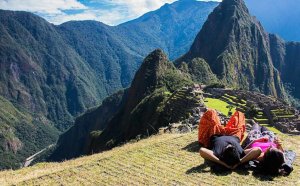 Current time in Peru South America